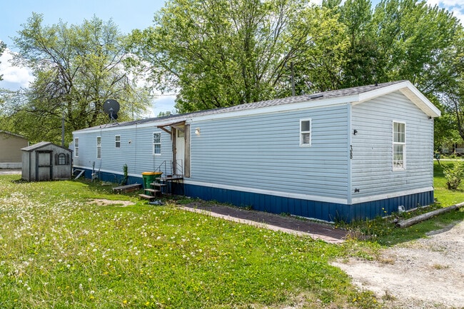 Quasky Village Mobile Home Park in Quasqueton, IA - Building Photo - Primary Photo