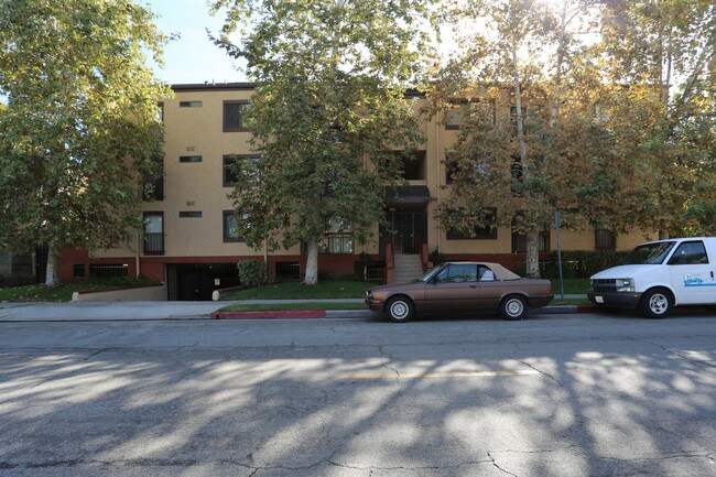 301 Fairview Ave in Glendale, CA - Foto de edificio - Building Photo