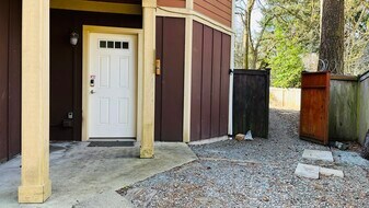 13710 Burke Ave N in Seattle, WA - Building Photo