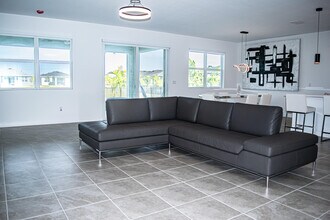10317 SW Phineas Ln in Port St. Lucie, FL - Building Photo - Building Photo