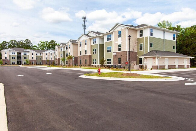 Palatine Meadows in New Bern, NC - Building Photo - Building Photo