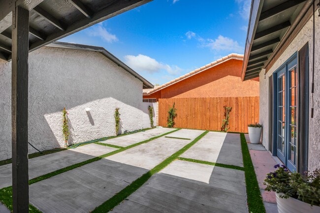 53110 Avenida Ramirez in La Quinta, CA - Foto de edificio - Building Photo