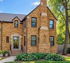 123 S 53rd St in Omaha, NE - Building Photo