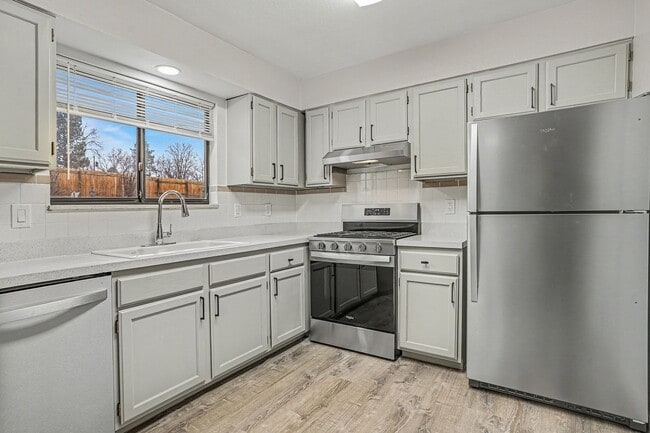 6483 Newcombe Ct in Arvada, CO - Building Photo - Building Photo