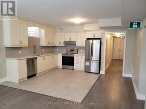 112 Algoma St in Toronto, ON - Building Photo - Building Photo