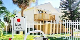 637 Executive Center Dr in West Palm Beach, FL - Building Photo