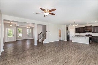 31 W Copenhaver Dr in Clayton, NC - Building Photo - Building Photo
