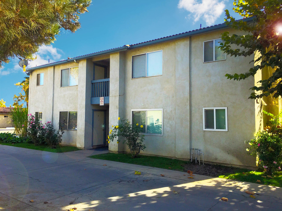 Pershing Fourplex in Bakersfield, CA - Building Photo