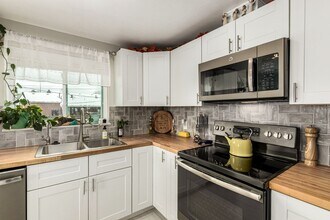 11487 Larson Ln in Northglenn, CO - Building Photo - Building Photo