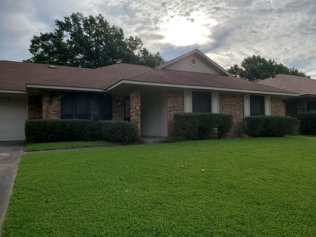 property at 5415 Bayou Dr