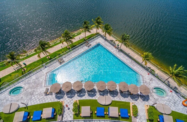 3250 NE 188th St, Unit 406 in Aventura, FL - Building Photo - Building Photo