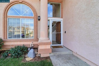 1728 Peachwillow St in Pittsburg, CA - Building Photo - Building Photo