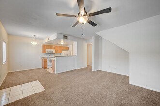 7701 W Robindale Rd in Las Vegas, NV - Building Photo - Building Photo