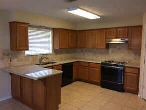 4009 Hunter Creek Dr in College Station, TX - Building Photo - Building Photo