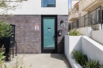2432 Penmar Ave in Los Angeles, CA - Foto de edificio - Building Photo