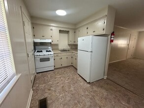 1000 N Denver Ave in Russellville, AR - Building Photo - Building Photo