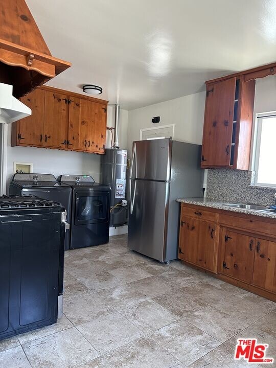 22525 Del Valle St in Los Angeles, CA - Building Photo