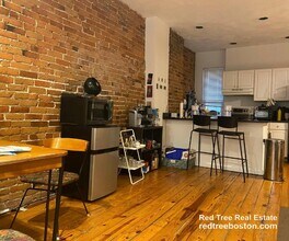 210 Hemenway St, Unit 1 in Boston, MA - Building Photo - Building Photo