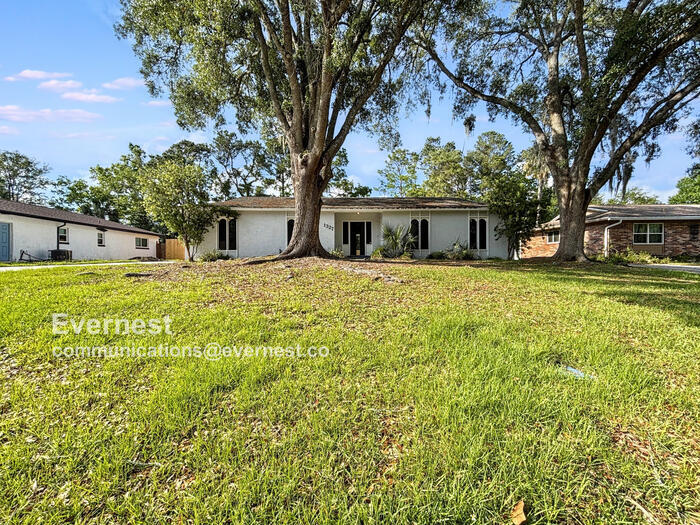 1327 Chablis Ct N in Orange Park, FL - Building Photo