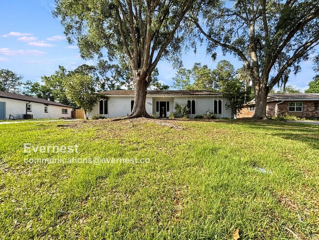 property at 1327 Chablis Ct N