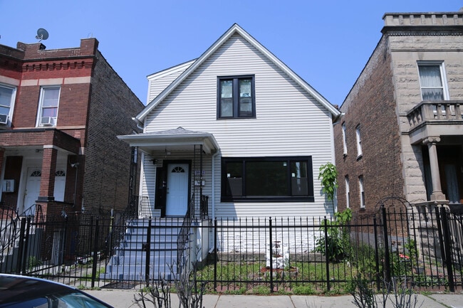 property at 1652 N Kedvale Ave