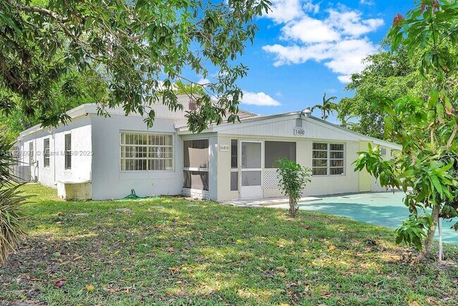 1400 NE 173rd St in North Miami Beach, FL - Building Photo - Building Photo