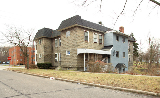 235 Center Rd in Bedford, OH - Building Photo - Building Photo