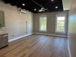 104 S 4th St in Mebane, NC - Building Photo - Building Photo