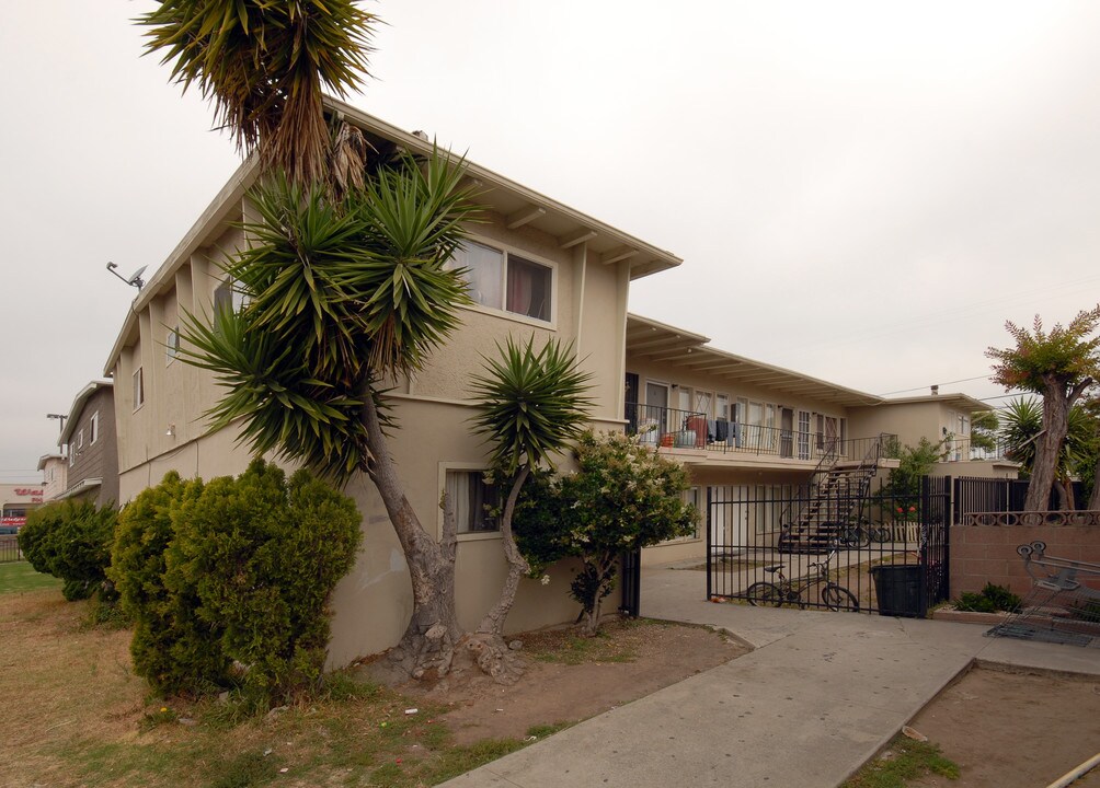 1627 Lomita Blvd in Los Angeles, CA - Building Photo