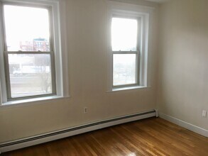 1673 Commonwealth Ave, Unit 12 in Boston, MA - Building Photo - Building Photo