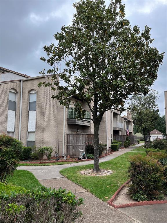 2011 Spenwick Dr photo'