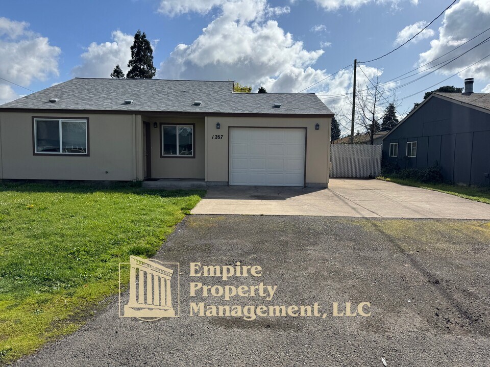 1287 Hughes St in Eugene, OR - Building Photo