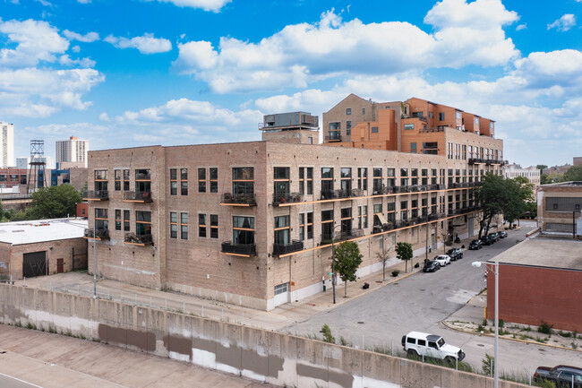 The Opera Lofts in Chicago, IL - Building Photo - Building Photo