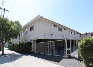 7055 Etiwanda Ave in Reseda, CA - Building Photo - Building Photo