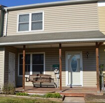 438 Red Tulip Ct in Taneytown, MD - Building Photo