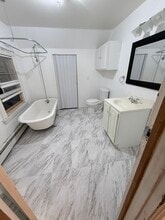 20 Lorraine St, Unit Floor 3 in Hartford, CT - Foto de edificio - Building Photo