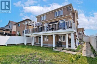 1052 Eagle Ridge Dr in Oshawa, ON - Building Photo - Building Photo