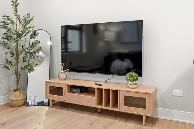 6044 N Winthrop Ave in Chicago, IL - Foto de edificio - Building Photo