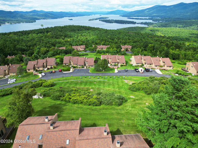 15 Top of the World Rd in Lake George, NY - Foto de edificio - Building Photo