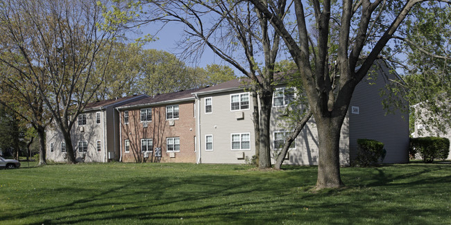 Paumanack Village I & II in Greenlawn, NY - Building Photo - Building Photo