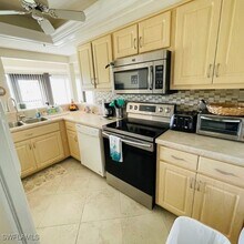 5790 Trailwinds Dr, Unit 114 in Ft. Myers, FL - Building Photo - Building Photo