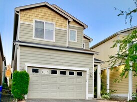 17913 72nd Ave E in Puyallup, WA - Building Photo