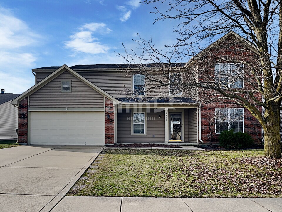 6695 W Odessa Way in McCordsville, IN - Building Photo