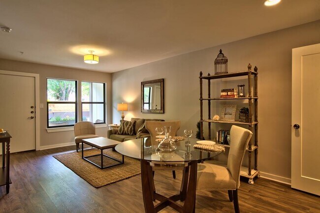 924 E 51st St in Austin, TX - Building Photo - Building Photo