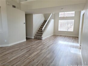 7813 Paper Flower Ct in Las Vegas, NV - Building Photo - Building Photo