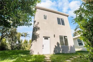 20536 Enadia Way in Los Angeles, CA - Building Photo