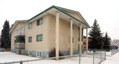 3720 118th Ave NW in Edmonton, AB - Building Photo - Building Photo