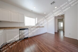 4714 E Laurel Ave in Gilbert, AZ - Building Photo - Building Photo