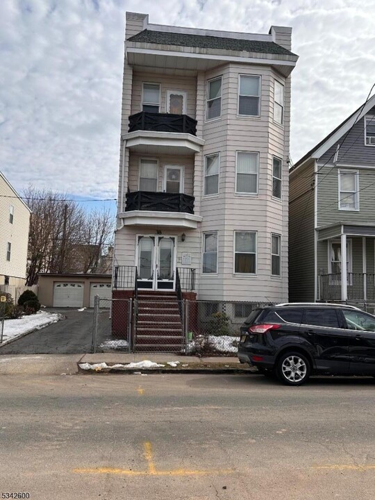 38 Maple Ave in Irvington, NJ - Foto de edificio