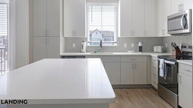 4902 Cosmos Cir, Unit 319 in Wimauma, FL - Foto de edificio - Building Photo